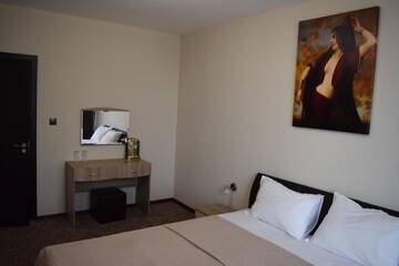 Фото номера Апартаменты с балконом Отель Dimax Hotel г. Yoakim-Gruevo 5